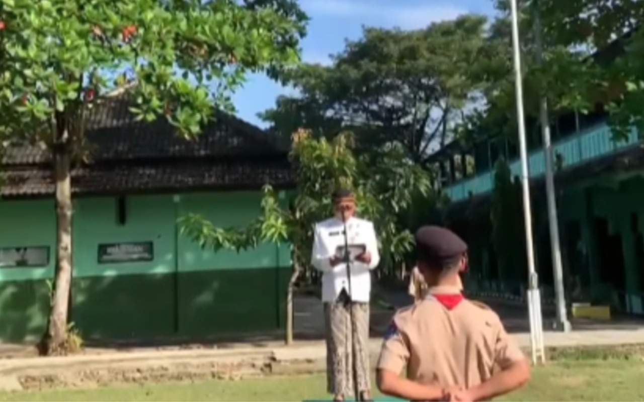 Upacara Hari Pendidikan Nasional 2025